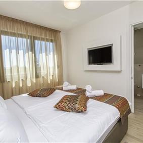 5 bedroom beachfront villa with heated pool near Omis, sleeps 9